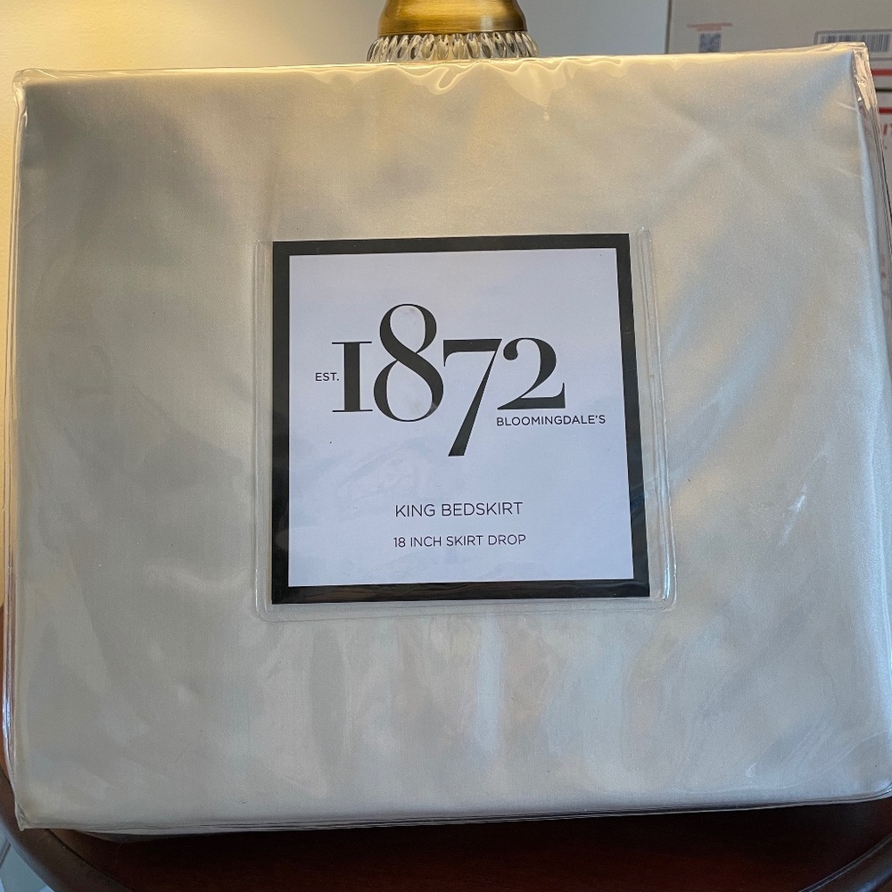 King bedskirt Bloomingdale’s Cream color NIP